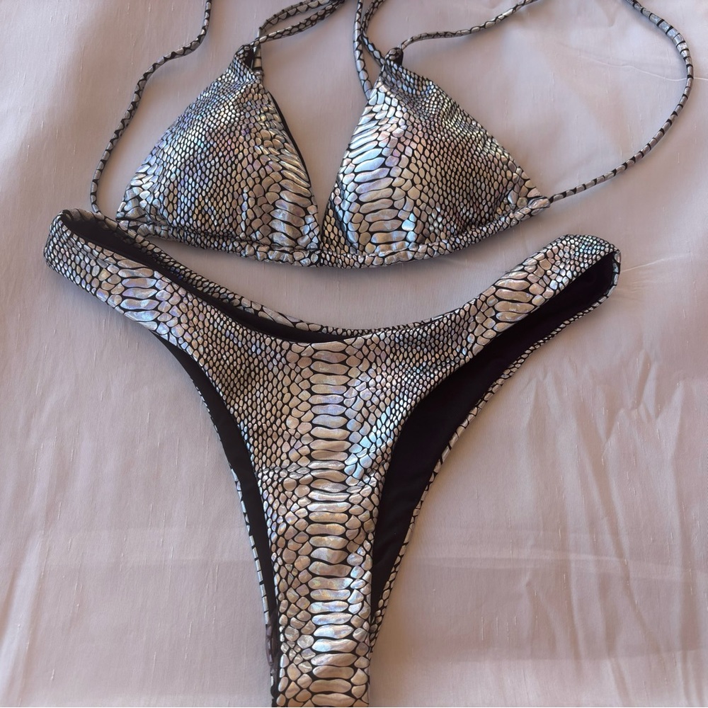 Women’s snake print bikini swimsuit swimwear bathing suit size medium.brand new